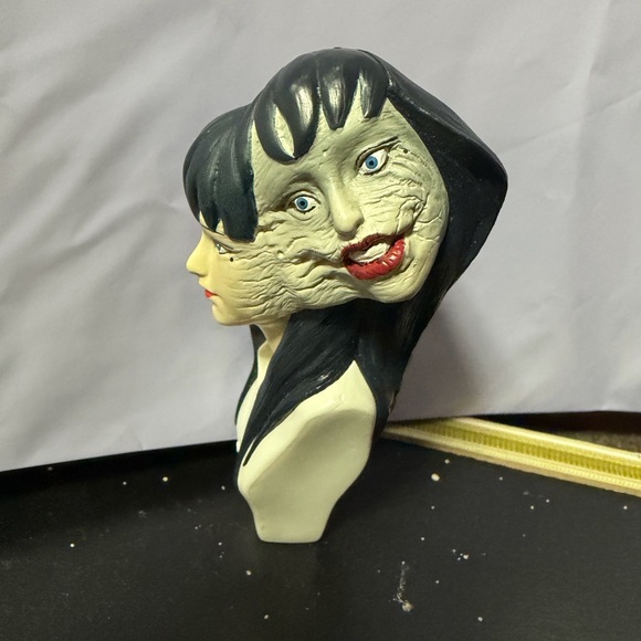 Preloved: Unique Two-Faced Bust Sculpture Junji Ito single item missing base. - Picture 7 of 7